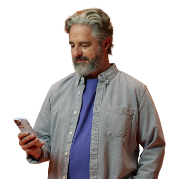 Un hombre usa la WiZ app